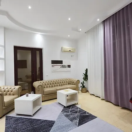 Spacious In A アパート