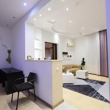 Spacious In A アパート