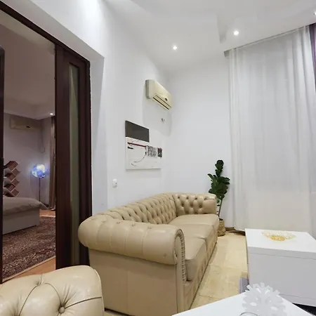 Spacious In A アパート