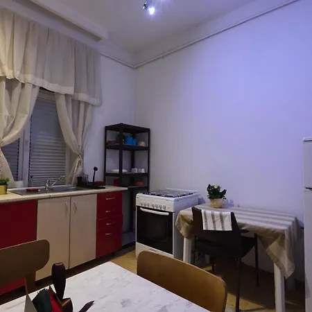 アパート Spacious In A ブカレスト