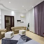 Spacious In A 公寓
